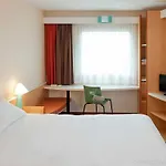 Ibis Centrum Hotel 2*